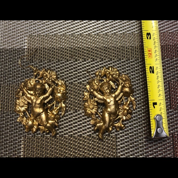SOLD Vintage Victorian Cherub Dangle Earrings. - Picture 6 of 6
